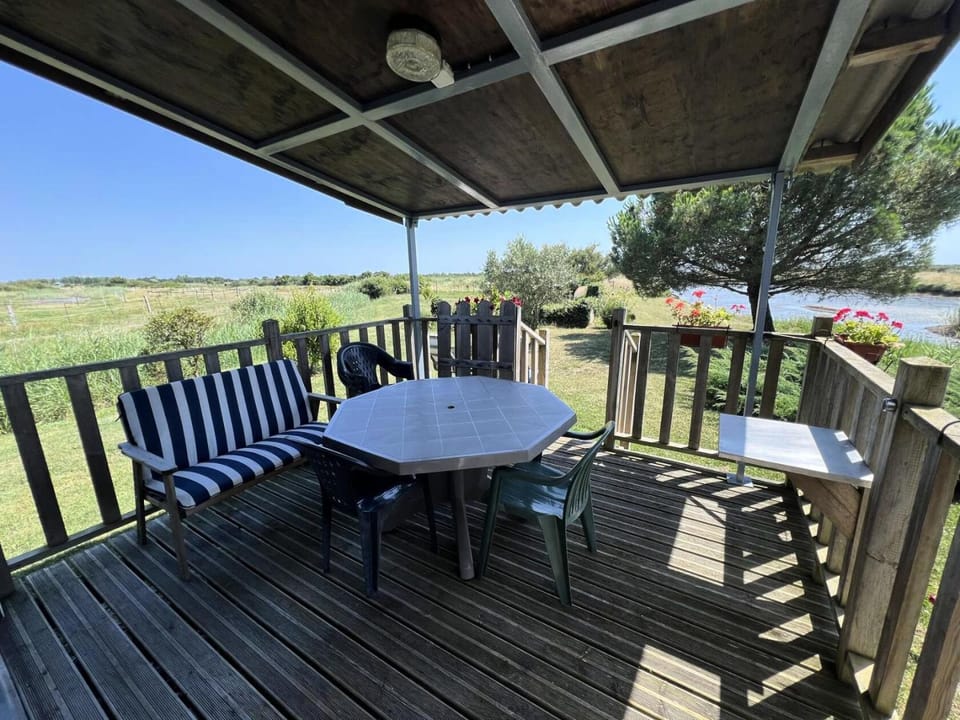 Résidence 076-le Verdon Sur Mer - 076 - Chalet nature au cœur du Verdon-sur-Mer – Vue sur les marais MAE-9681 Chalet in Soulac-sur-Mer