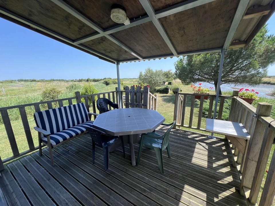 Résidence 076-le Verdon Sur Mer - 076 - Chalet nature au cœur du Verdon-sur-Mer – Vue sur les marais MAE-9681 Chalet in Soulac-sur-Mer