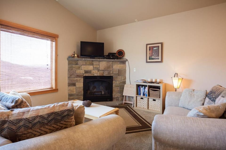 River Scene 30 Day Minimum House in White Salmon