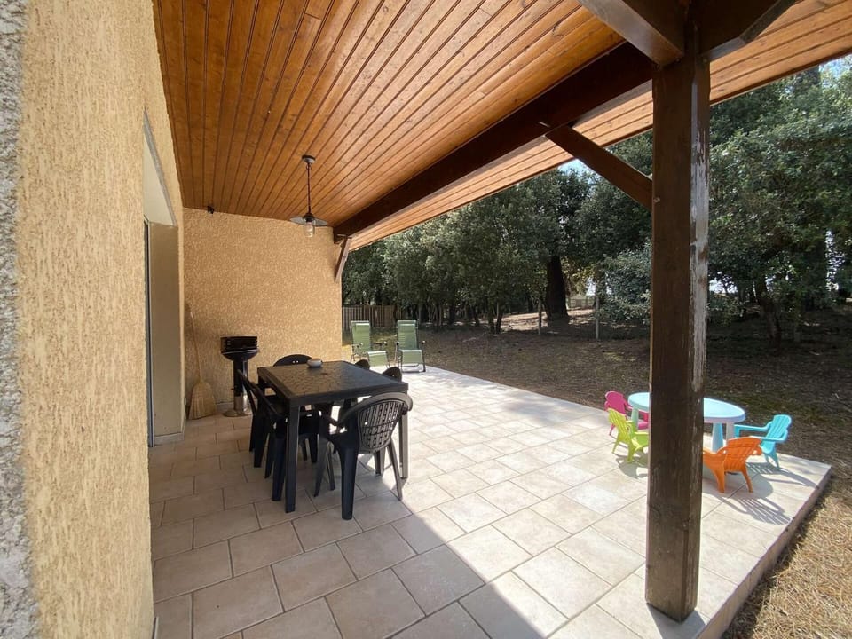 Résidence La Grande Combe - 149 - Élégante maison rénovée avec goût et son parc verdoyant MAE-0101 Villa in Soulac-sur-Mer