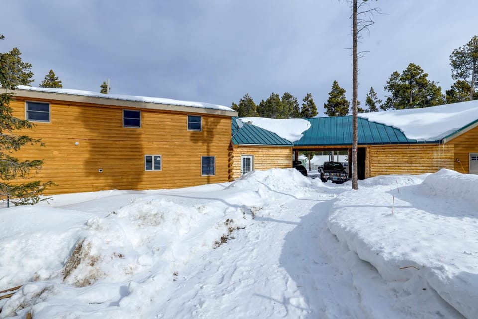 2 Mi to Skiing: Casper Cabin w/ Mtn Views! Cabin in Wyoming
