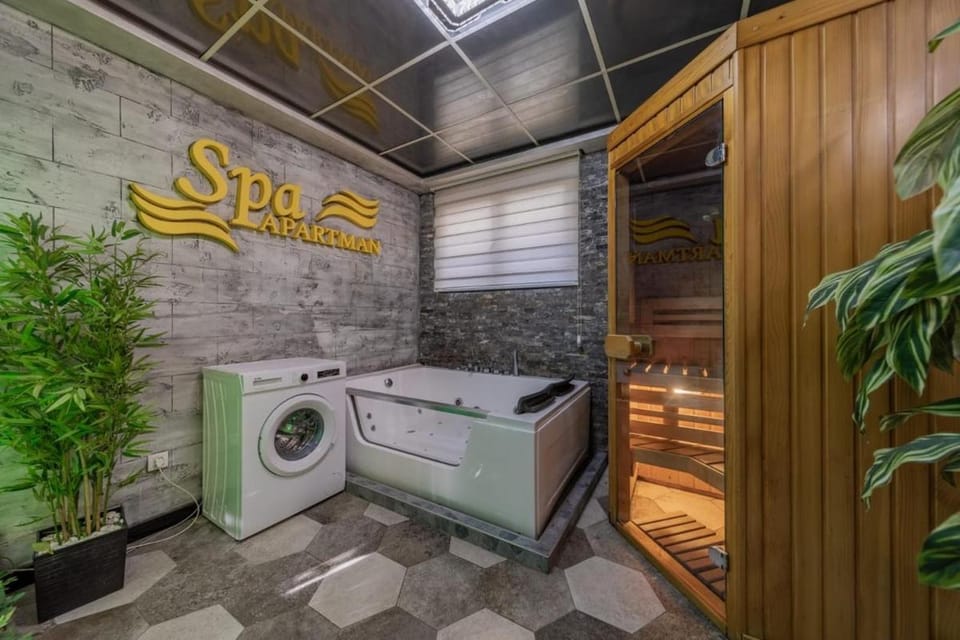 Hot Tub, Bathroom, washing machine