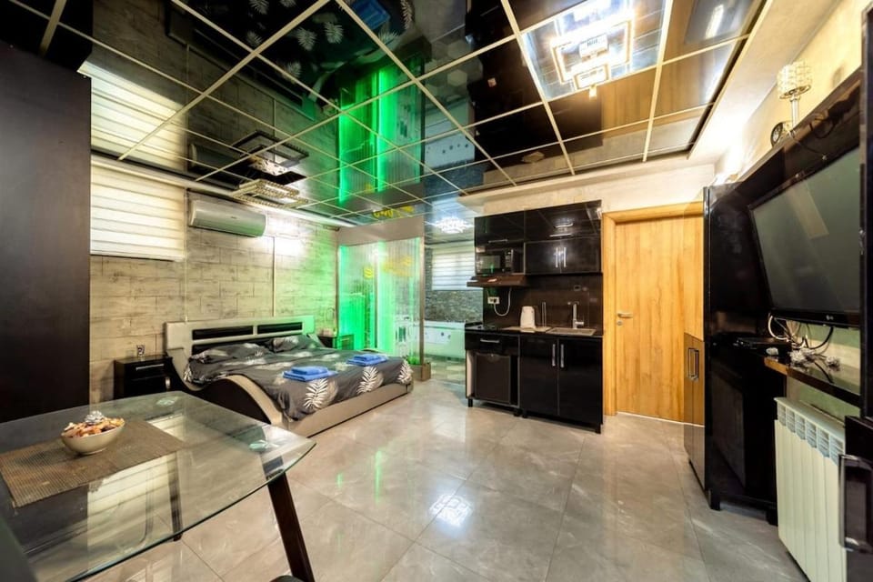 TV and multimedia, Dining area, stove