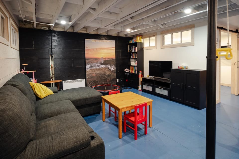 Communal lounge/ TV room, TV and multimedia, Seating area, Evening entertainment