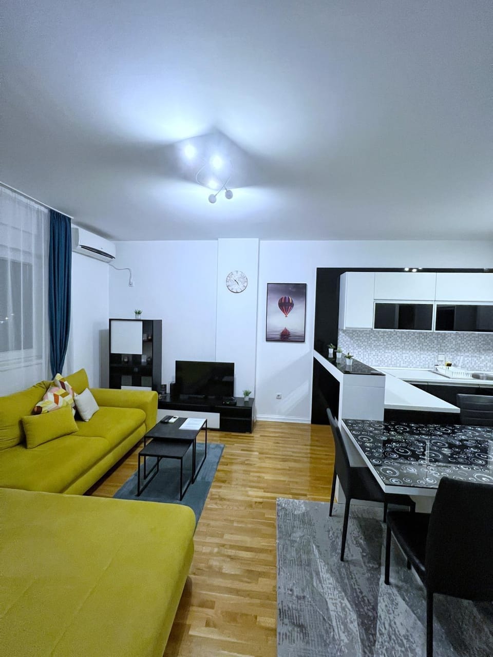 Communal lounge/ TV room, TV and multimedia, Living room, Seating area