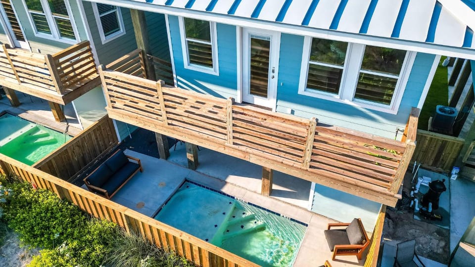 Property building, Swimming pool