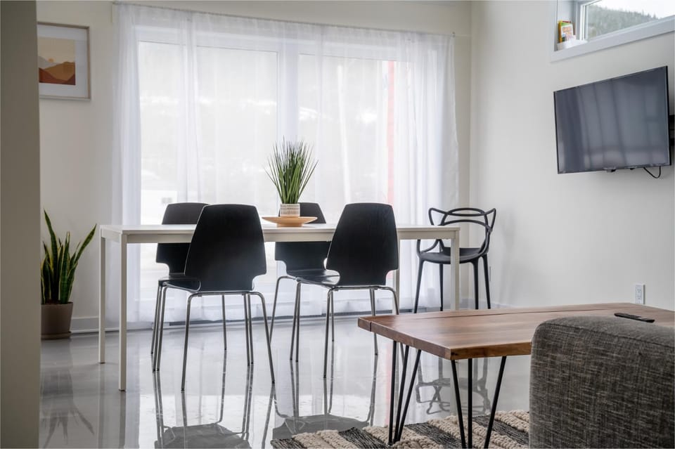 TV and multimedia, Dining area
