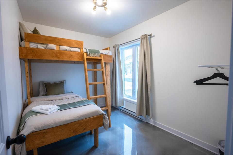 Photo of the whole room, Bedroom, bunk bed