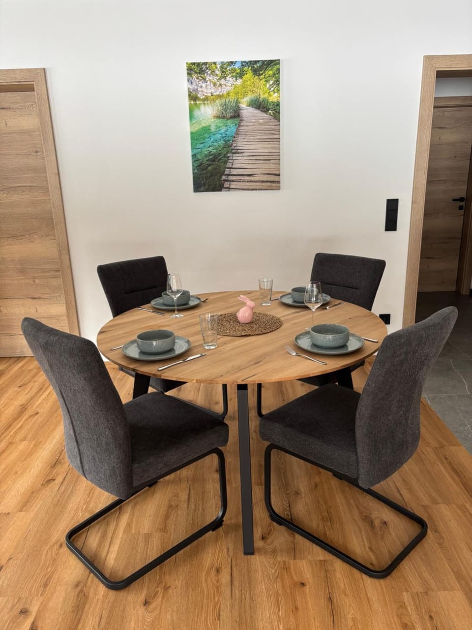 Seating area, Dining area