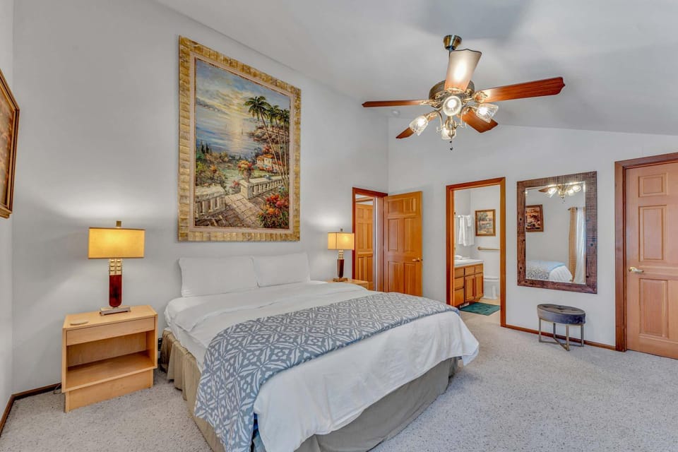 Handcrafted Tahoe Retreat Walk to Beach & Ski House in Dollar Point