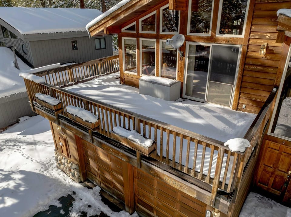 Handcrafted Tahoe Retreat Walk to Beach & Ski House in Dollar Point