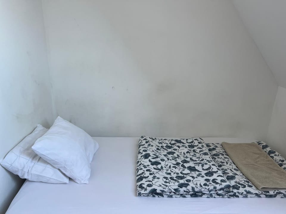 Comfortable room in Malmö- Husievägen 100 Bed and Breakfast in Malmo