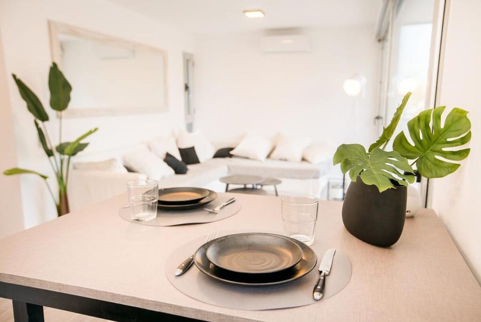 Moderno depto frente al bosque con cochera incluida Apartment in Pinamar