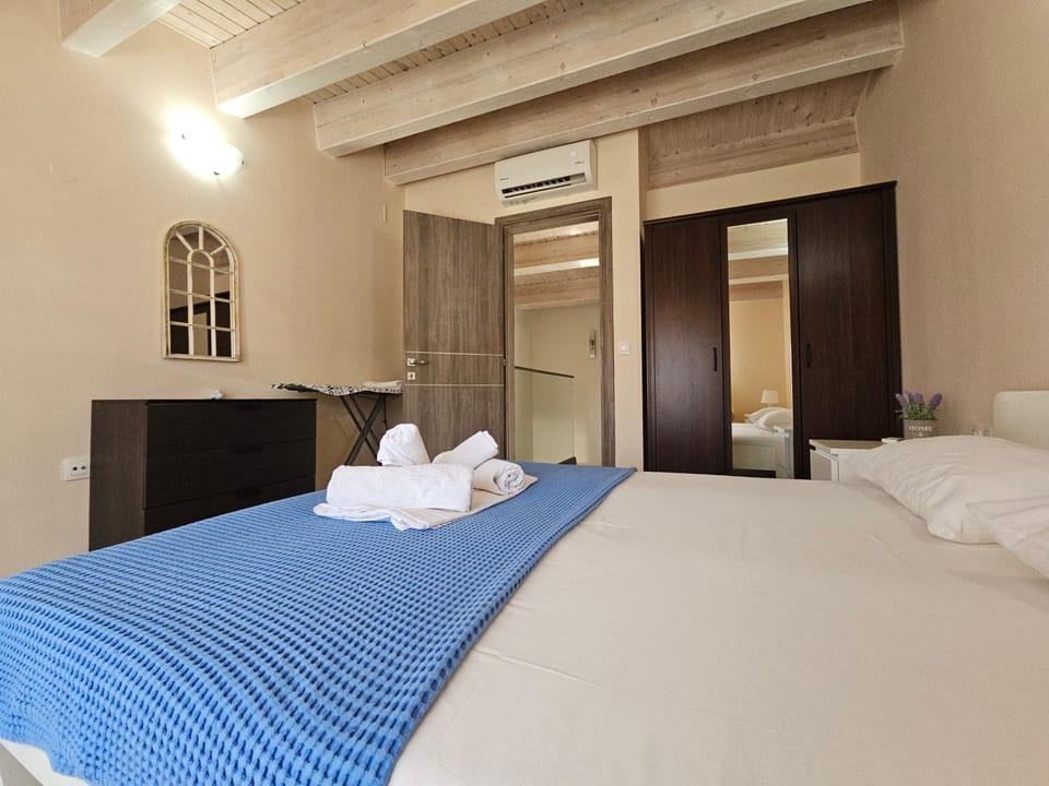 Bed, Photo of the whole room, Bedroom, towels, wardrobe, air conditioner