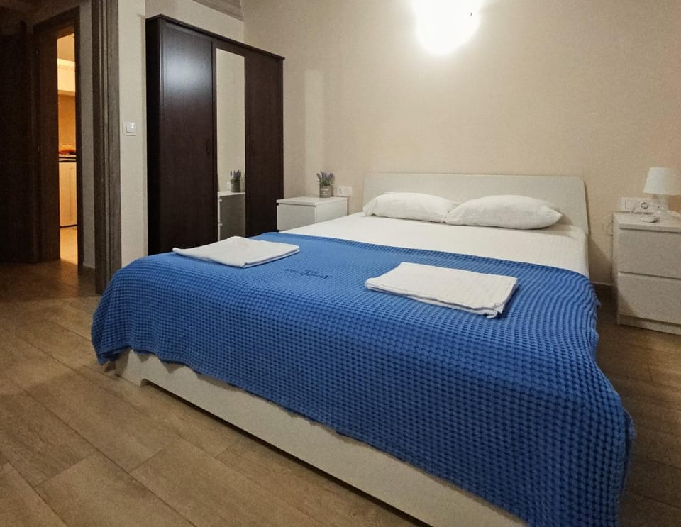 Bed, Photo of the whole room, Bedroom, towels, wardrobe