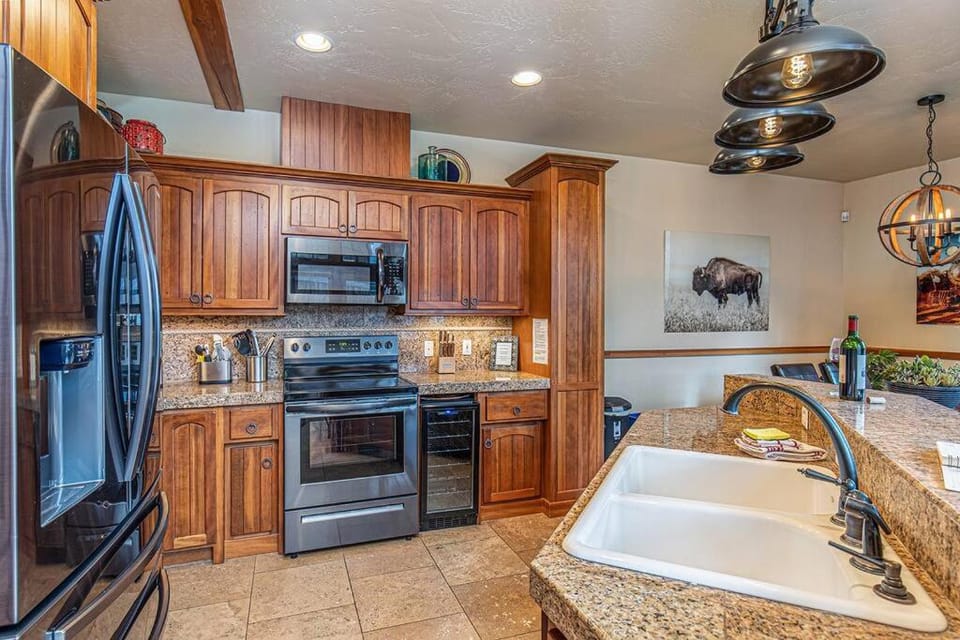 Kitchen or kitchenette, dishwasher, minibar, oven, pet friendly, stove, toaster