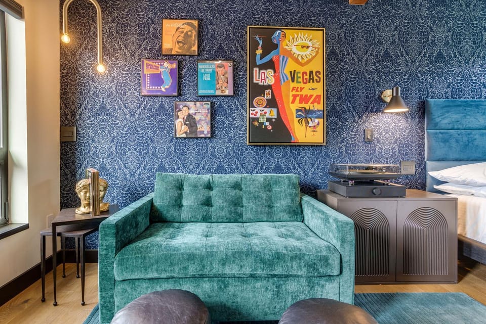 The Prima at The Louie Boutique Motel, Walk to Everything! Dog Friendly! Motel in Newport