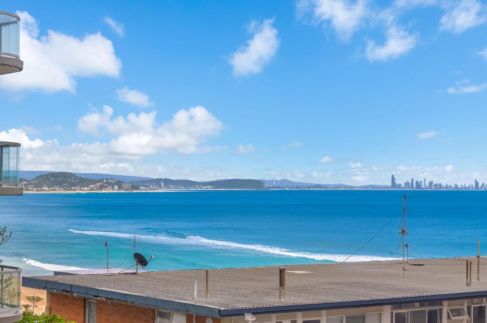 Sol 803 - Coolangatta Kirra Luxury - Linen Provided - Min. 3 Nights Apartment in Tweed Heads