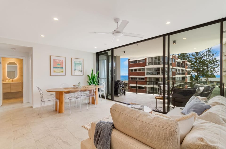 Sol 803 - Coolangatta Kirra Luxury - Linen Provided - Min. 3 Nights Apartment in Tweed Heads