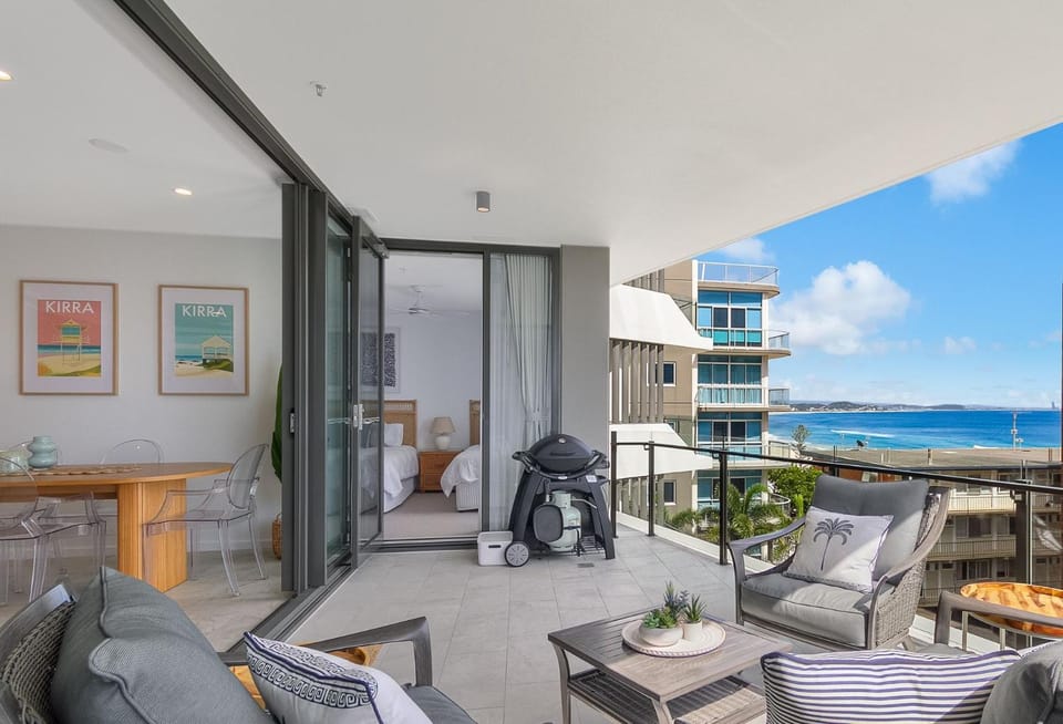 Sol 803 - Coolangatta Kirra Luxury - Linen Provided - Min. 3 Nights Apartment in Tweed Heads