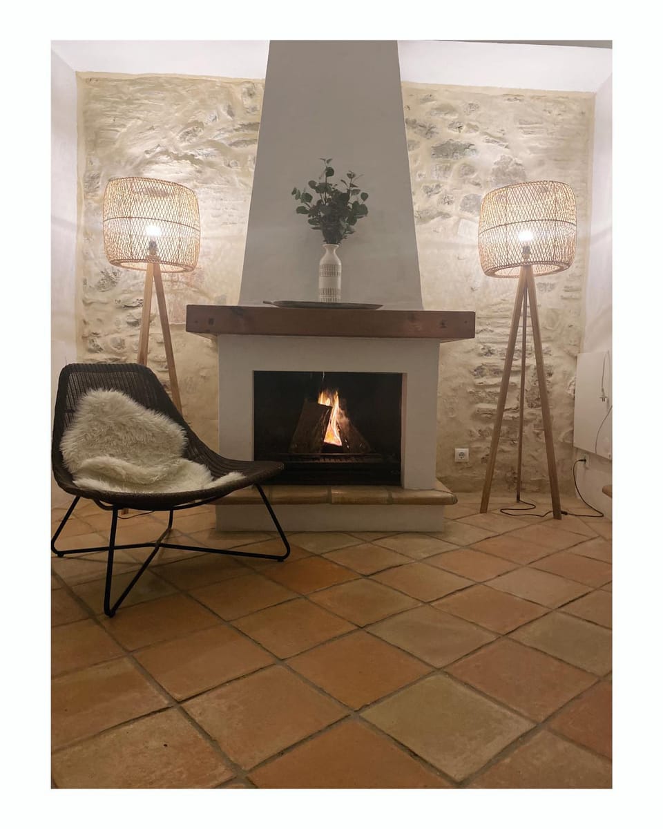 Living room, Seating area, fireplace