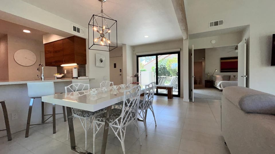 Courtside Contemporary House in Rancho Mirage