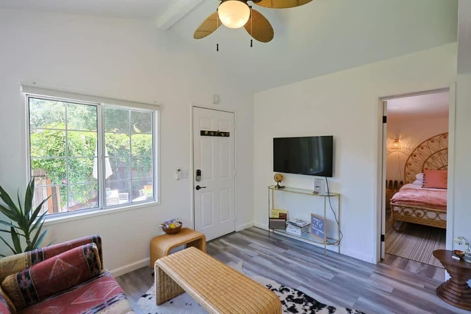 Topanga 1BR Loft with Canyon Views by Colby and Conrad House in Topanga