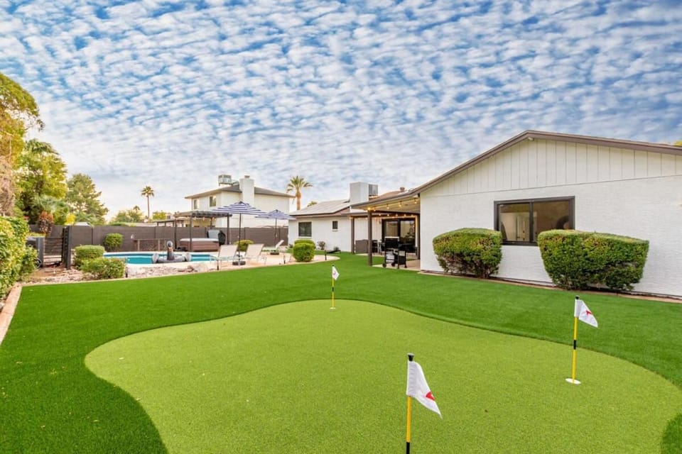 The Ace Scottsdale with Pool Hottub & Putting Green House in Phoenix