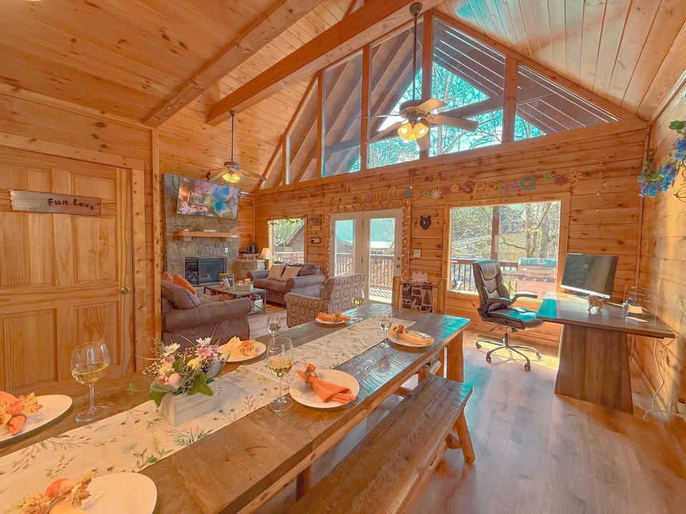 Living room, Seating area, Dining area