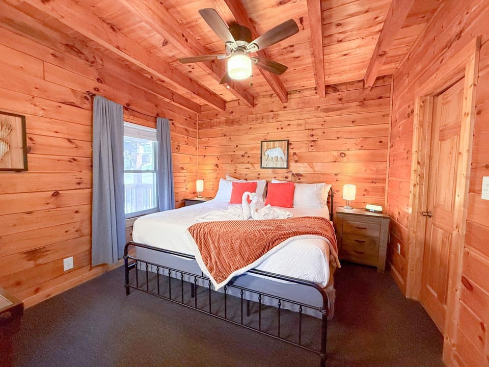 Bed, TV and multimedia, Bedroom, wardrobe