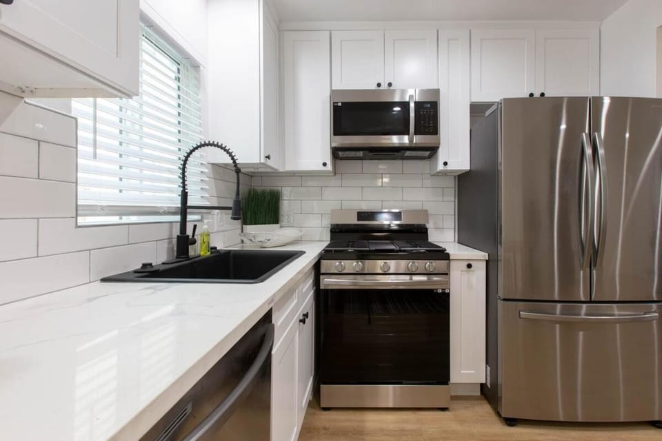 Kitchen or kitchenette, dishwasher, oven, pet friendly, stove, toaster