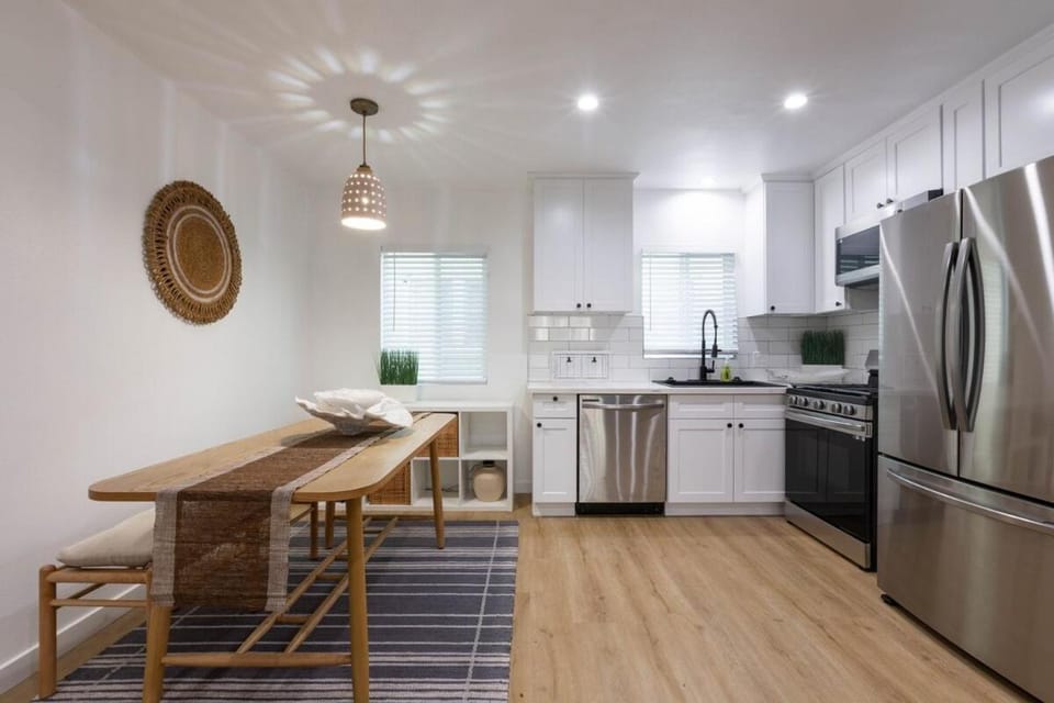 Kitchen or kitchenette, Dining area, dishwasher, minibar, oven, pet friendly, stove