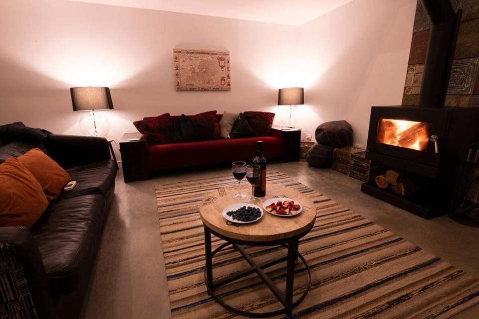 Living room, Seating area, fireplace
