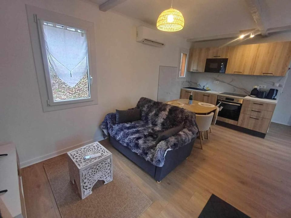 Charmant chalet en pleine nature avec jardin et terrasse - FR-1-489-564 House in Auvergne-Rhône-Alpes