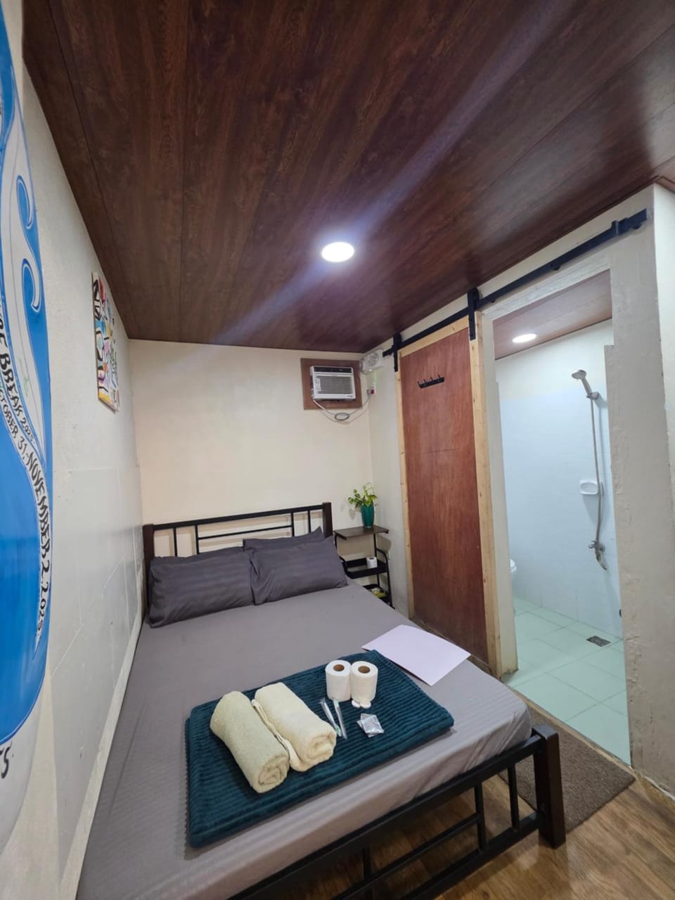 Bed, Bathroom, Photo of the whole room, Bedroom, towels