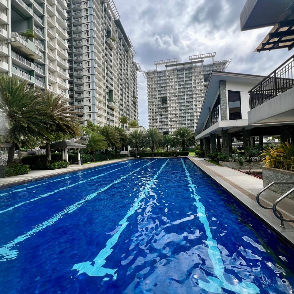 2br condo unit with two balconies that offer a picturesque ocean view and city skyline Apartment hotel in Davao City