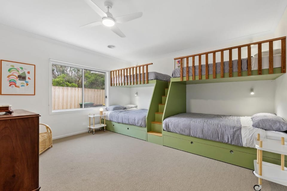 Bedroom, bunk bed