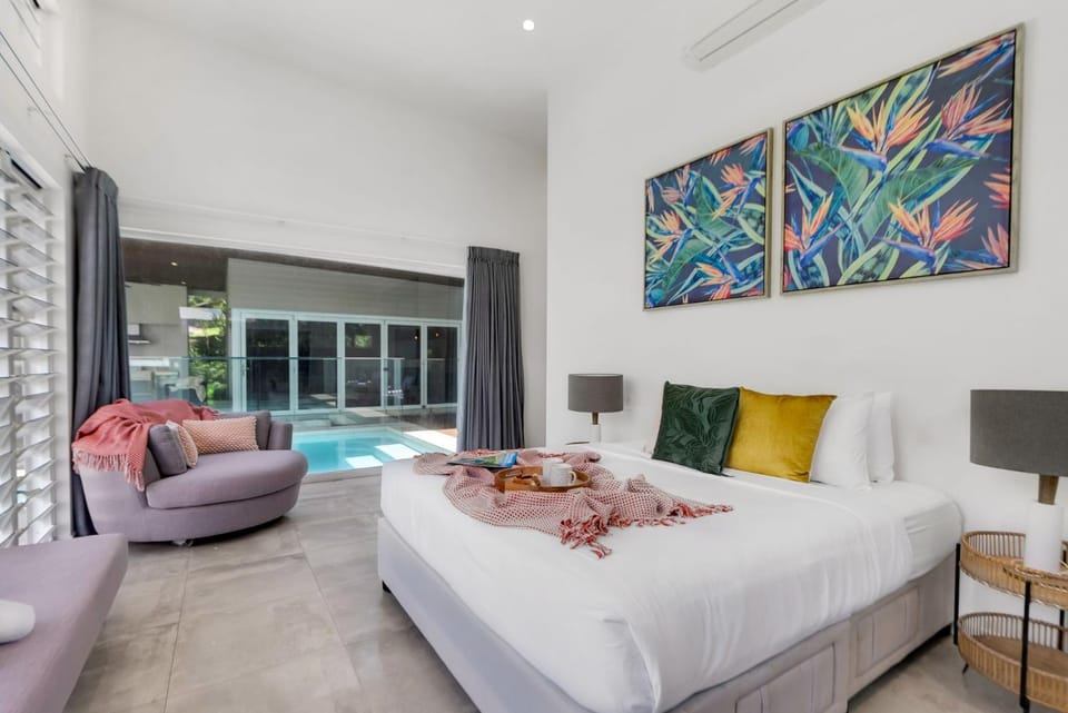 Bed, Photo of the whole room, Seating area, Bedroom, Pool view, Swimming pool
