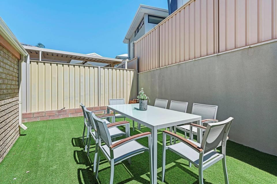 Patio, Dining area