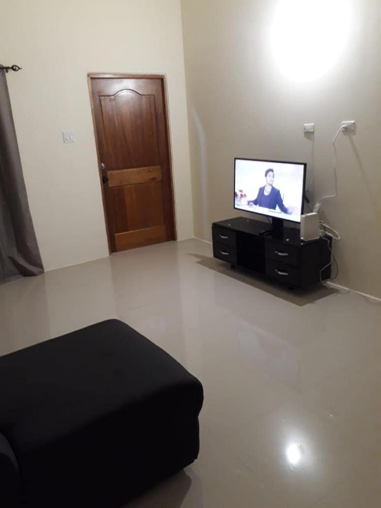 Savannah's Place, Drax Hall Manor - FREE Wifi, AC Villa in St. Ann Parish
