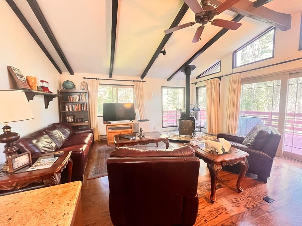 Communal lounge/ TV room, TV and multimedia, Living room, Seating area