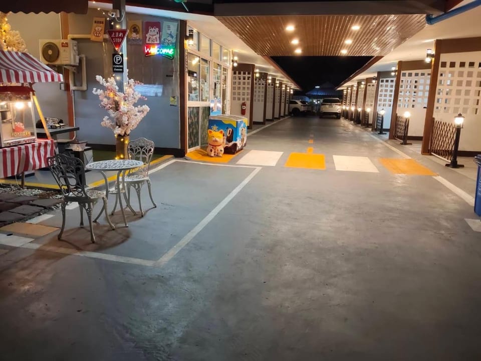 V Rich วีริชเพลส ร้อยเอ็ด Hotel in Laos