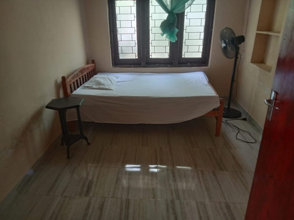 leon villa weligama Bed and Breakfast in Southern Province