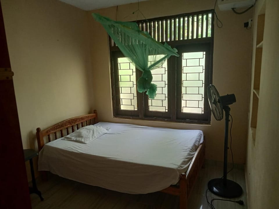 leon villa weligama Bed and Breakfast in Southern Province