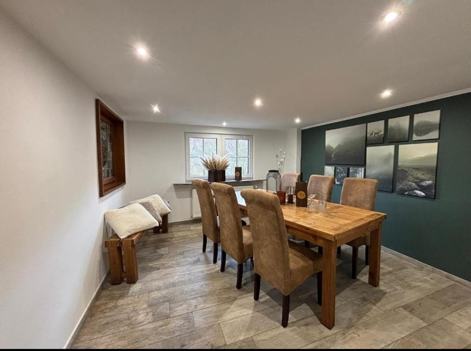 Seating area, Dining area