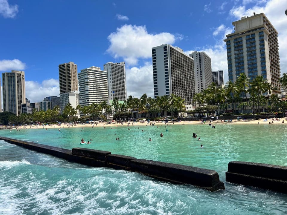 2 Minute walk to Waikiki beach, FREE Parking Apartment in Honolulu