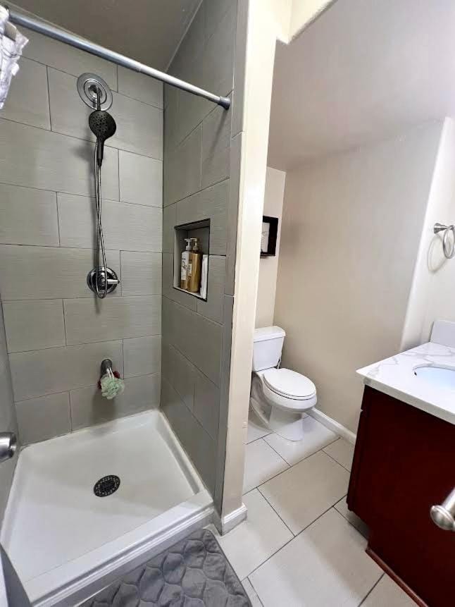 2 Minute walk to Waikiki beach, FREE Parking Apartment in Honolulu