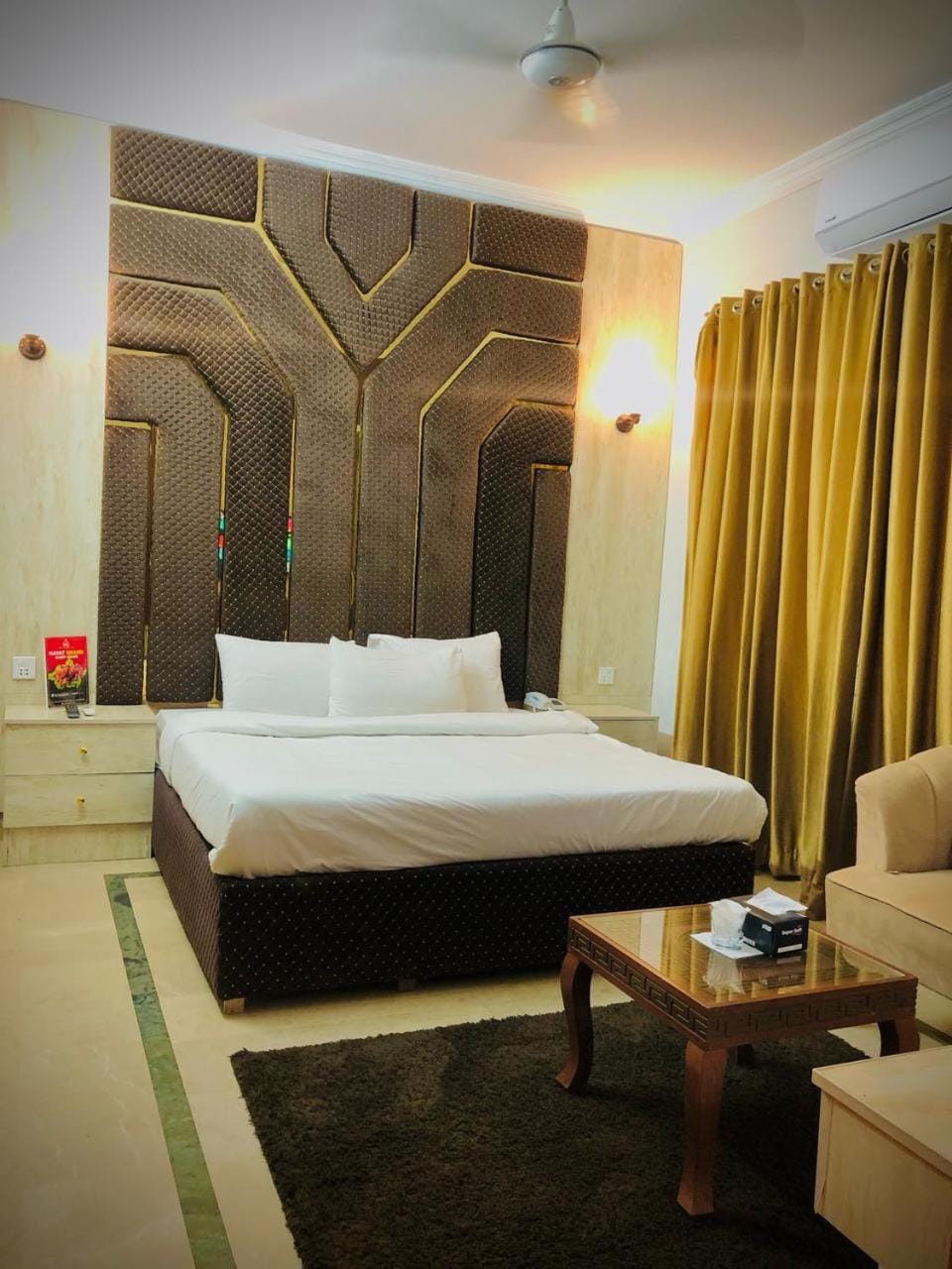 Bed, Living room, Photo of the whole room, Seating area, Bedroom, fireplace