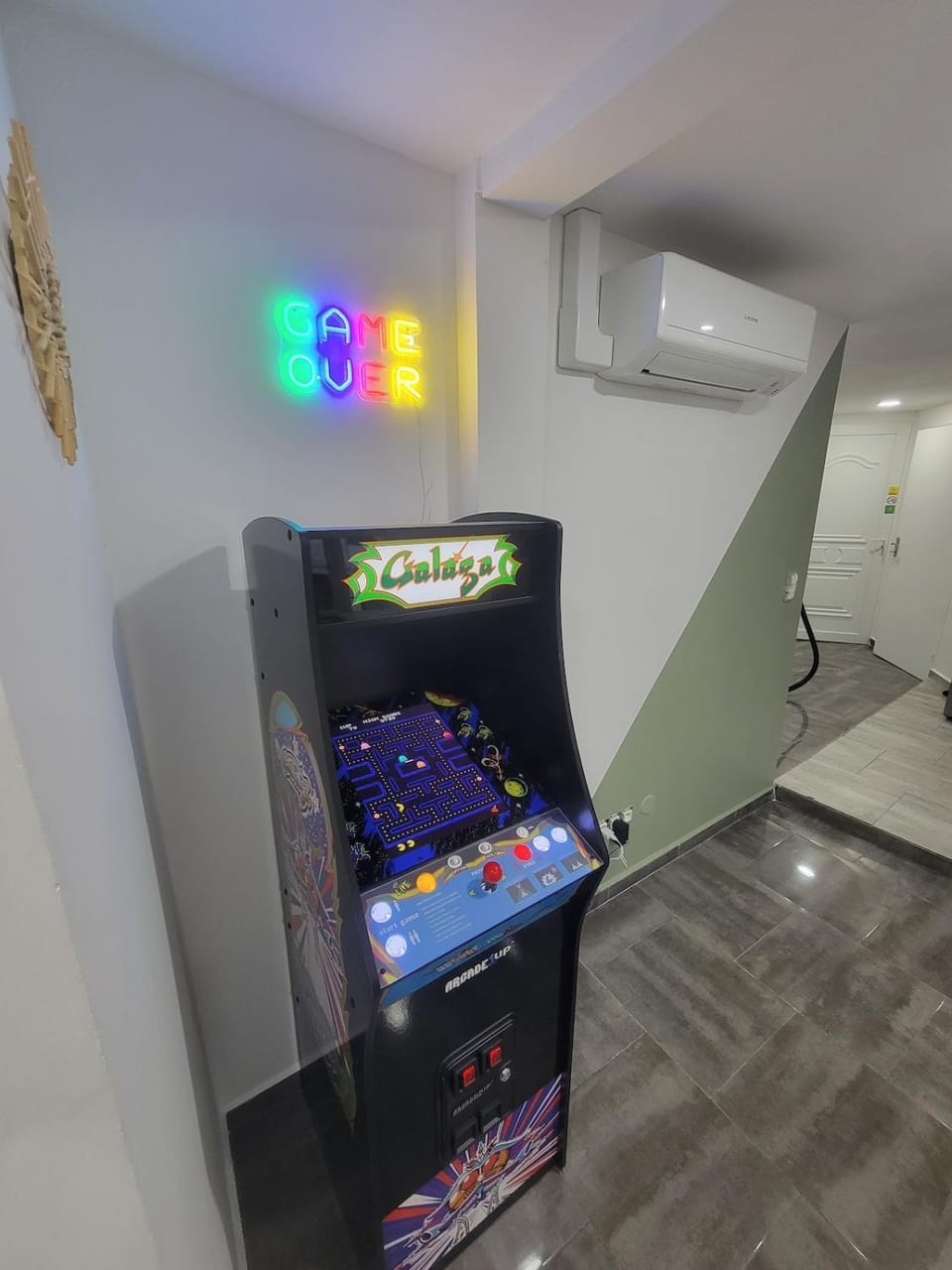 Communal lounge/ TV room, Game Room, Evening entertainment, air conditioner