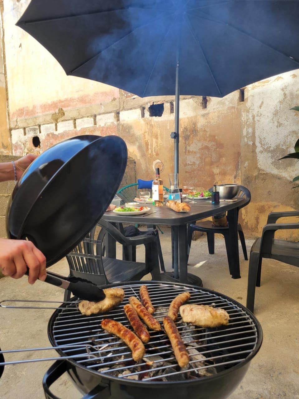 Patio, BBQ facilities, Kitchen or kitchenette, Food and drinks, Dining area, Food